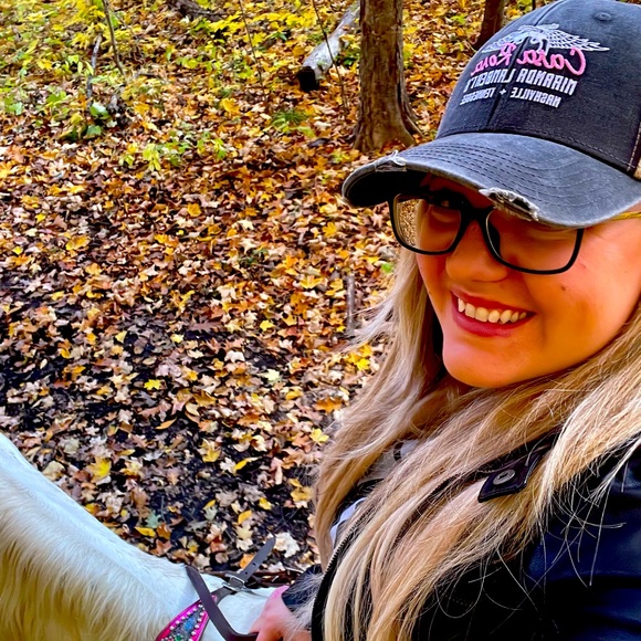 Meet your Posher, Beth - Picture 1 of 1